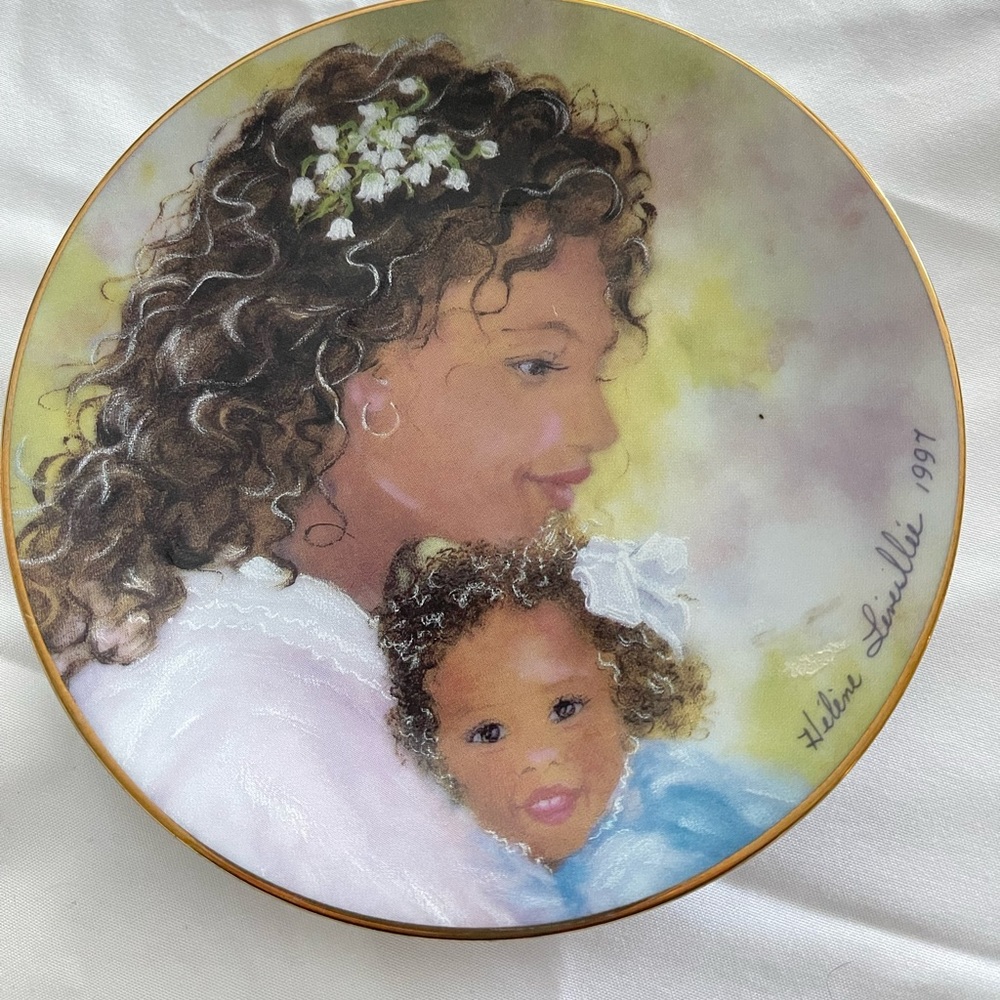 Tender Moments commemorative Mother’s Day plate